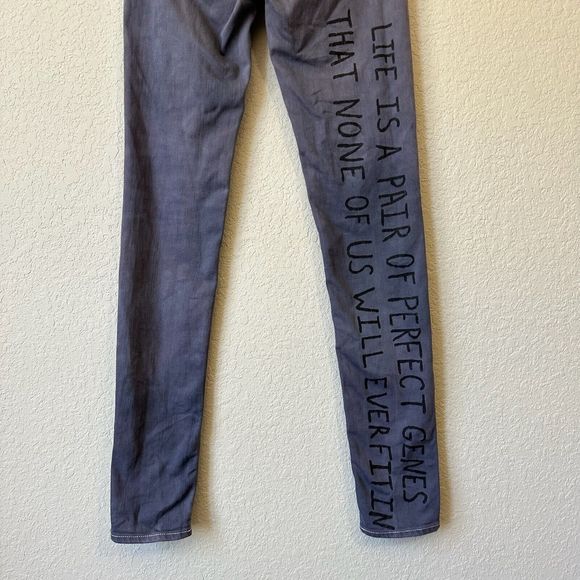 AMBER IBARRECHE x UNIQLO Printed Low-Rise Skinny Jeans in Grey - Picture 3 of 12
